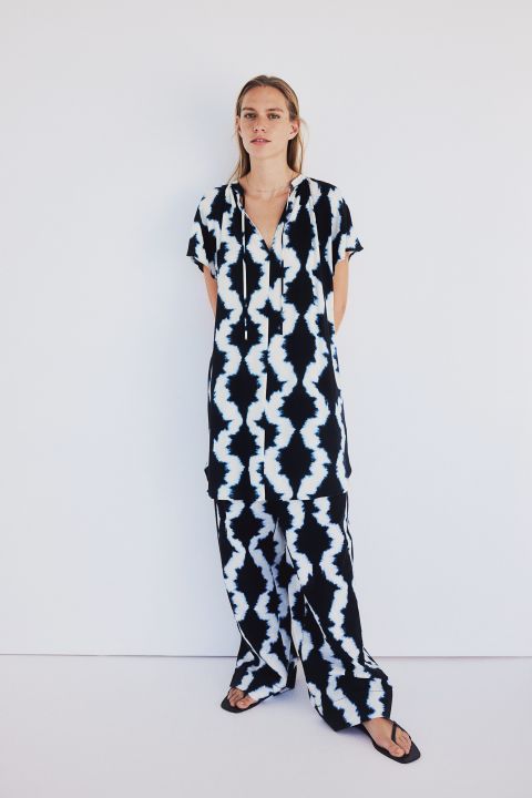 Title: The Unique Fashion Brand of Tie-Free Casual女装