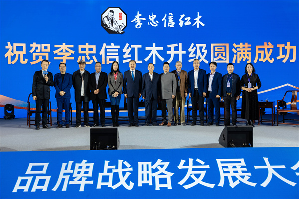 Title:宜昌国贸男士领带品牌，传承与创新