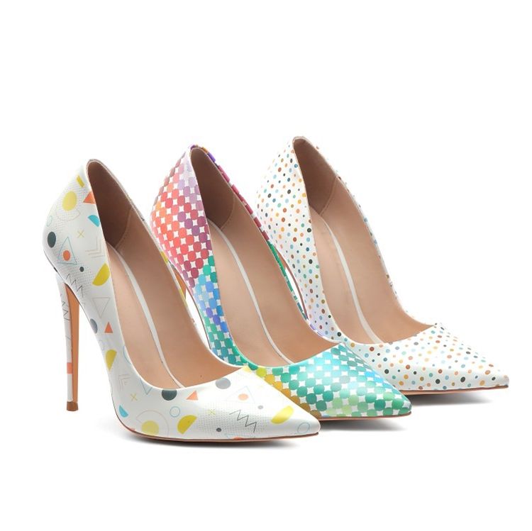 The Unique Fashion Trend of Women’s Shoes with Ties