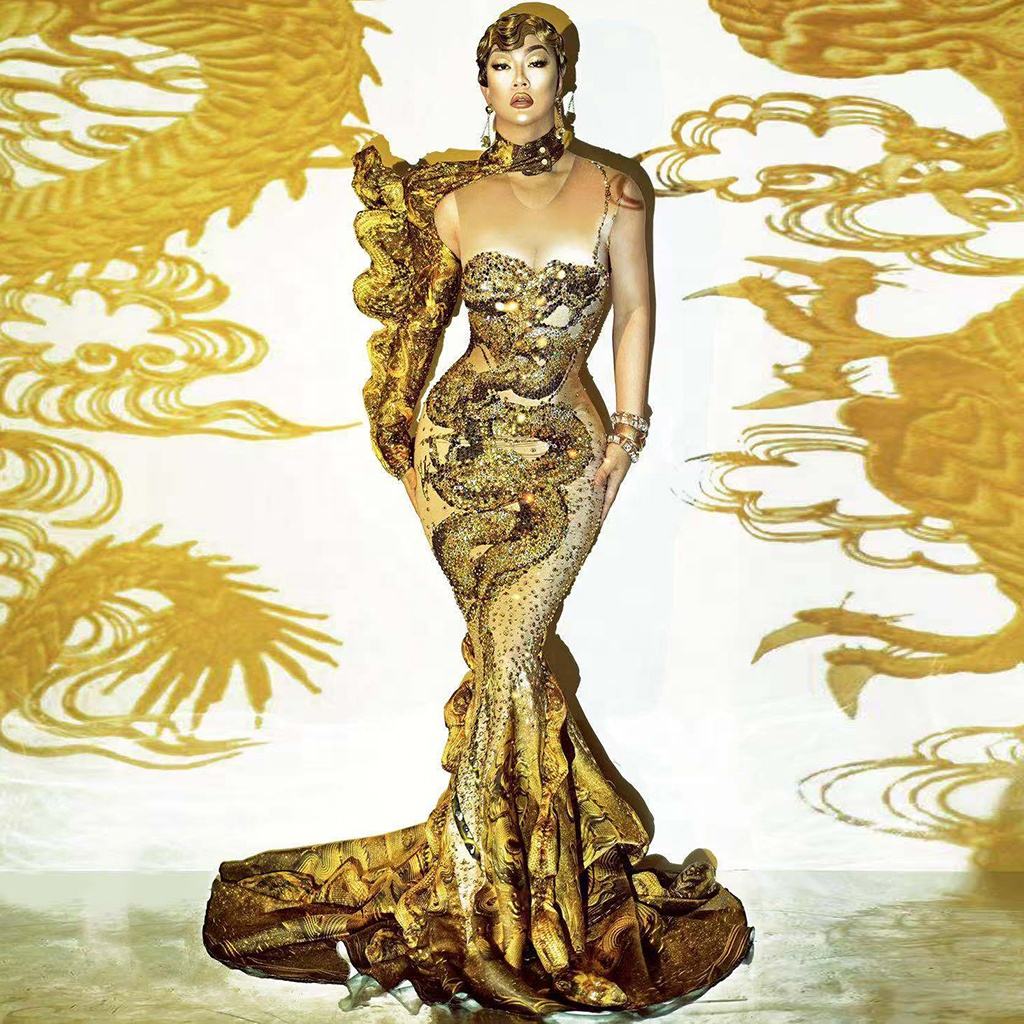 Title: The Majestic Golden Lion Tie: ASymbol of Power and Prestige