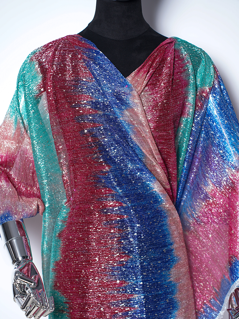 Title: The Art of Wearing a Mandarin Robe with a Tie: A Cultural Symbol of Power, Dignity, and Tradition