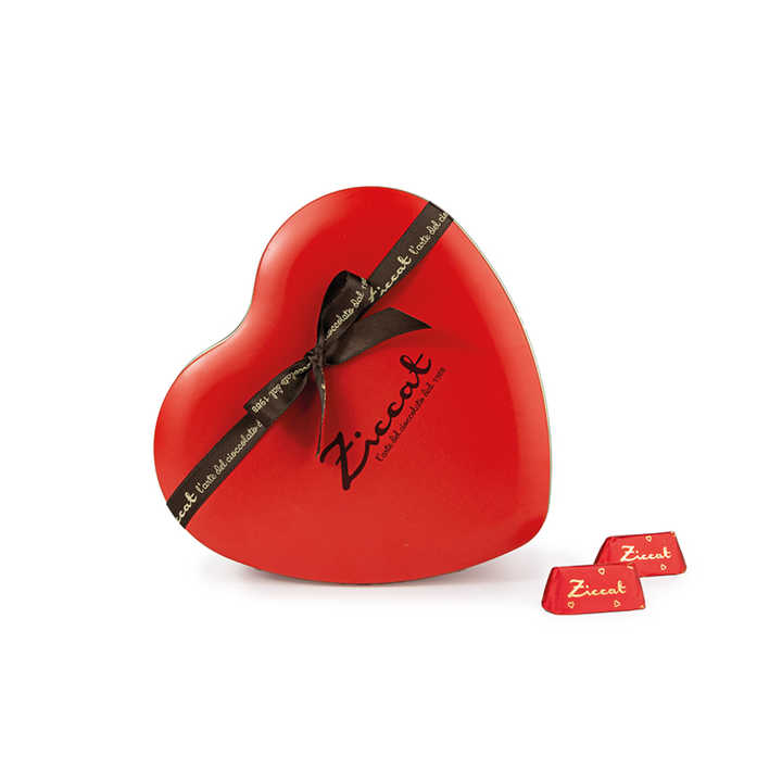 Title: The Romantic brand of Love: The three-piece set with a heart-tie