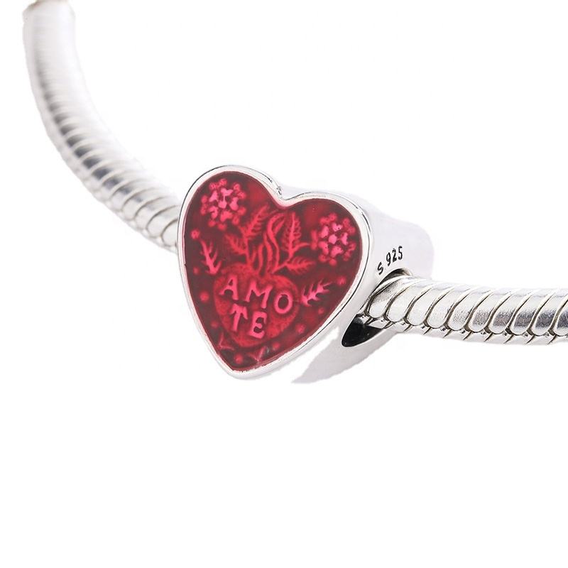 Title: The Romantic brand of Love: The three-piece set with a heart-tie
