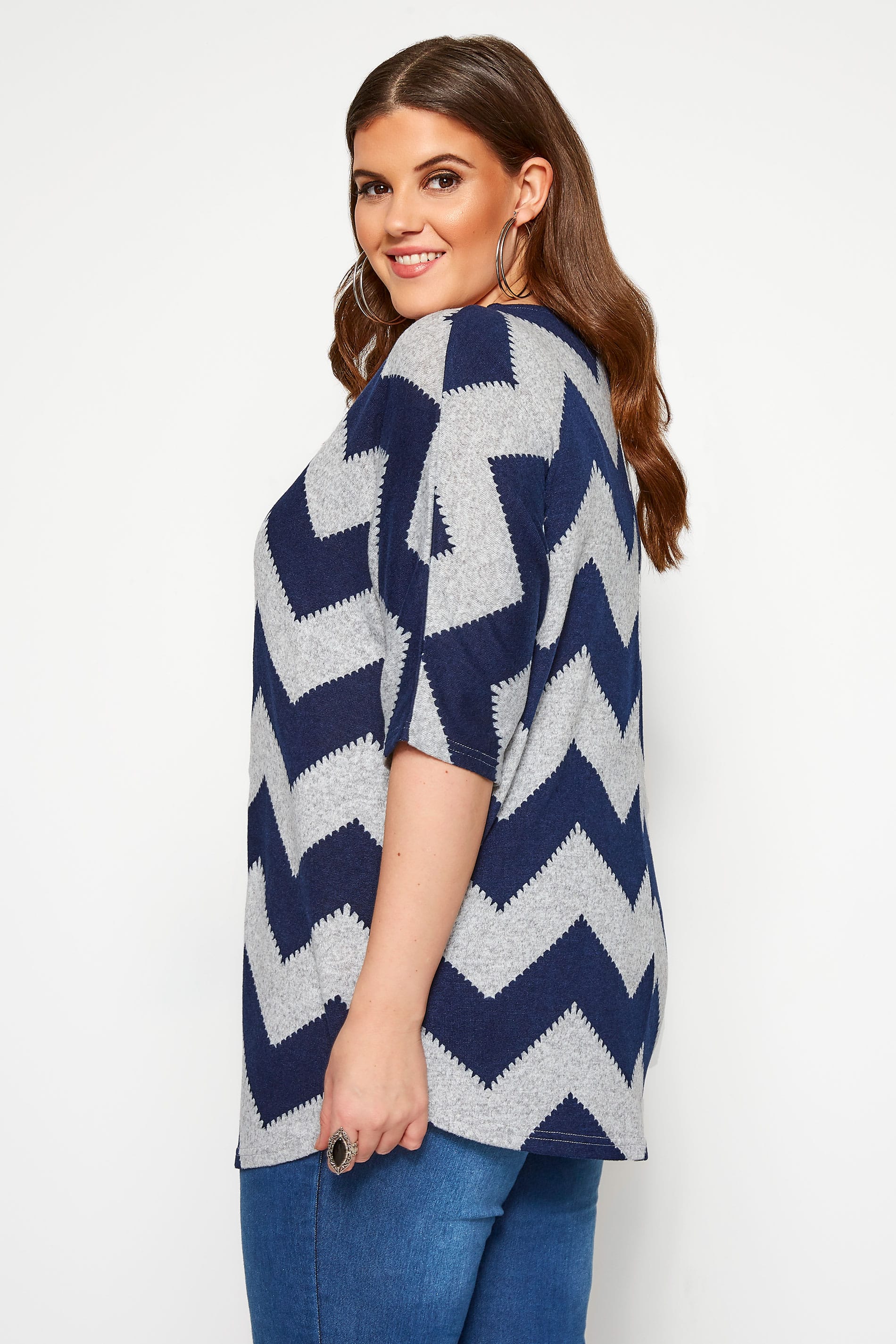 Title: Stripe Womens Tie - A Fashionable and Versatile Accessory for Any Occasion