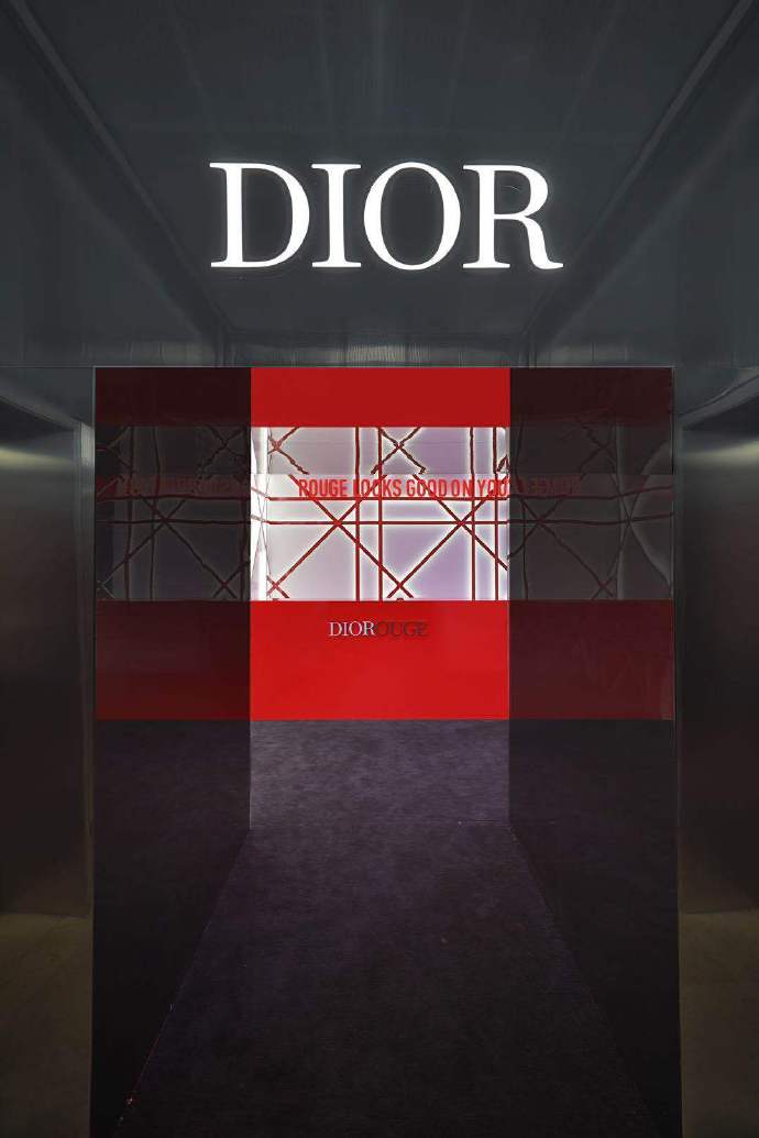 Title: Dior Ties Delivery: A New Level of Exquisite Luxury