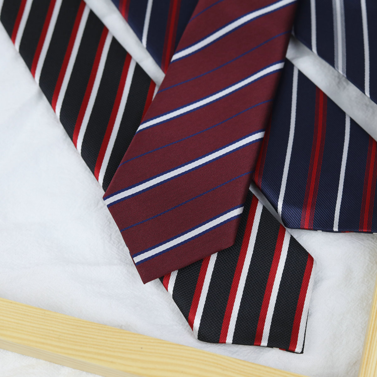 斜纹领带JK: The Timeless and Stylish Accessory for Men and Women