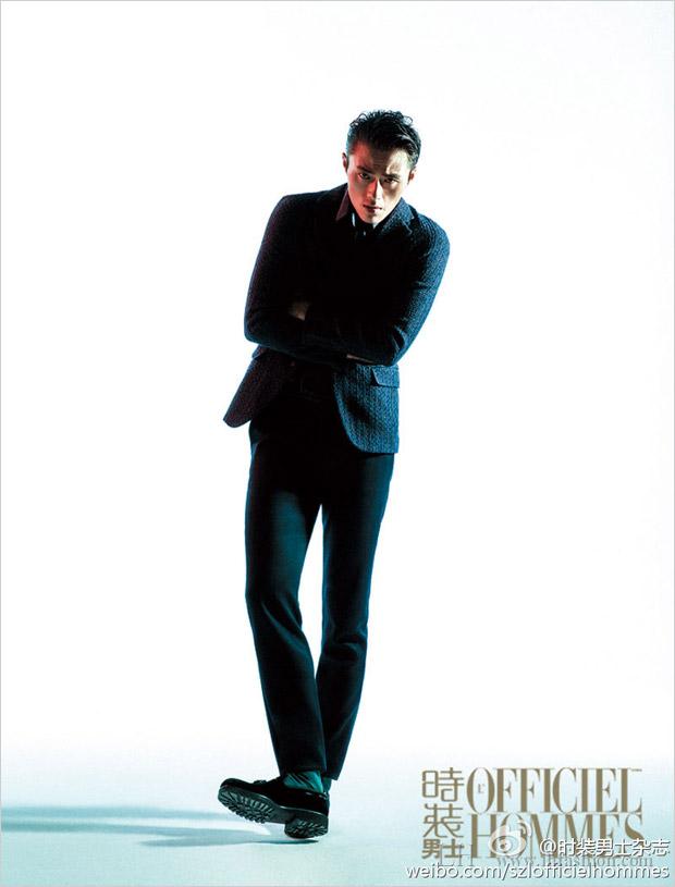 Title: Leslie Cheungs Iconic Tie Suits: A Glimpse into the Legendary Actors Fashion Sense