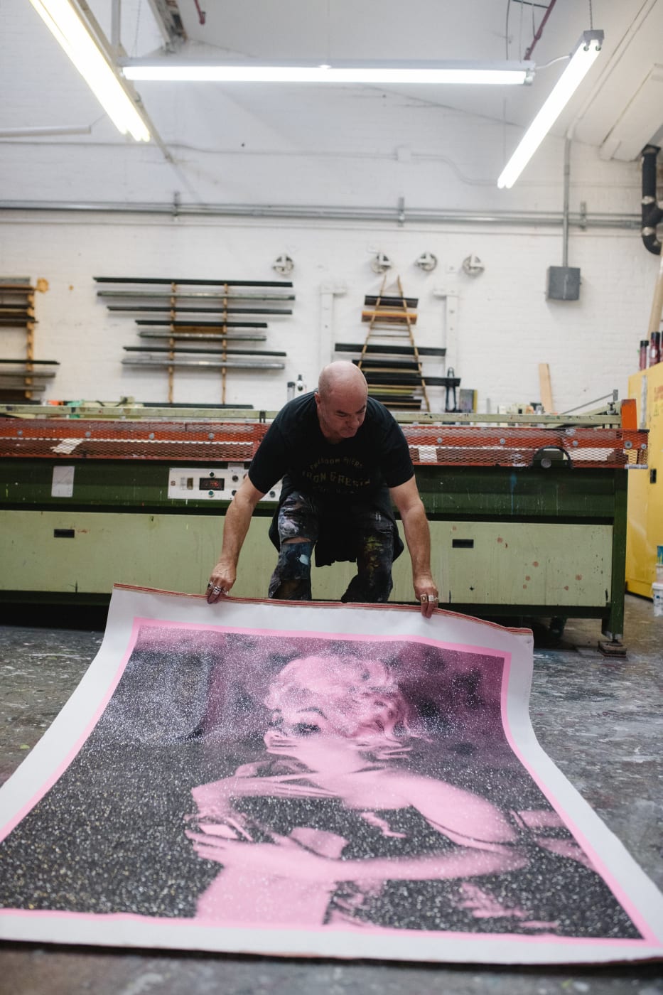 Title: Mastering the Art of Tie Painting on Silk: An Exploration of Techniques and Inspirations