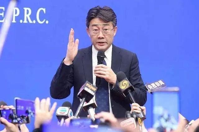The回应，高福与蓝色领带品牌的故事