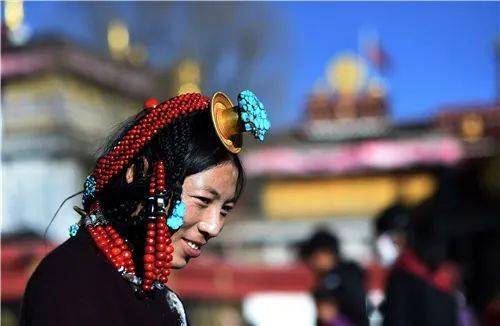 The Symbolic Significance of Ties and Butterflies in Human Culture