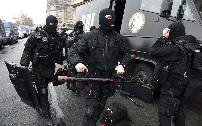 The Uniforms of the Peoples Armed Police Force: ASymbolic Tribute to Security and Order