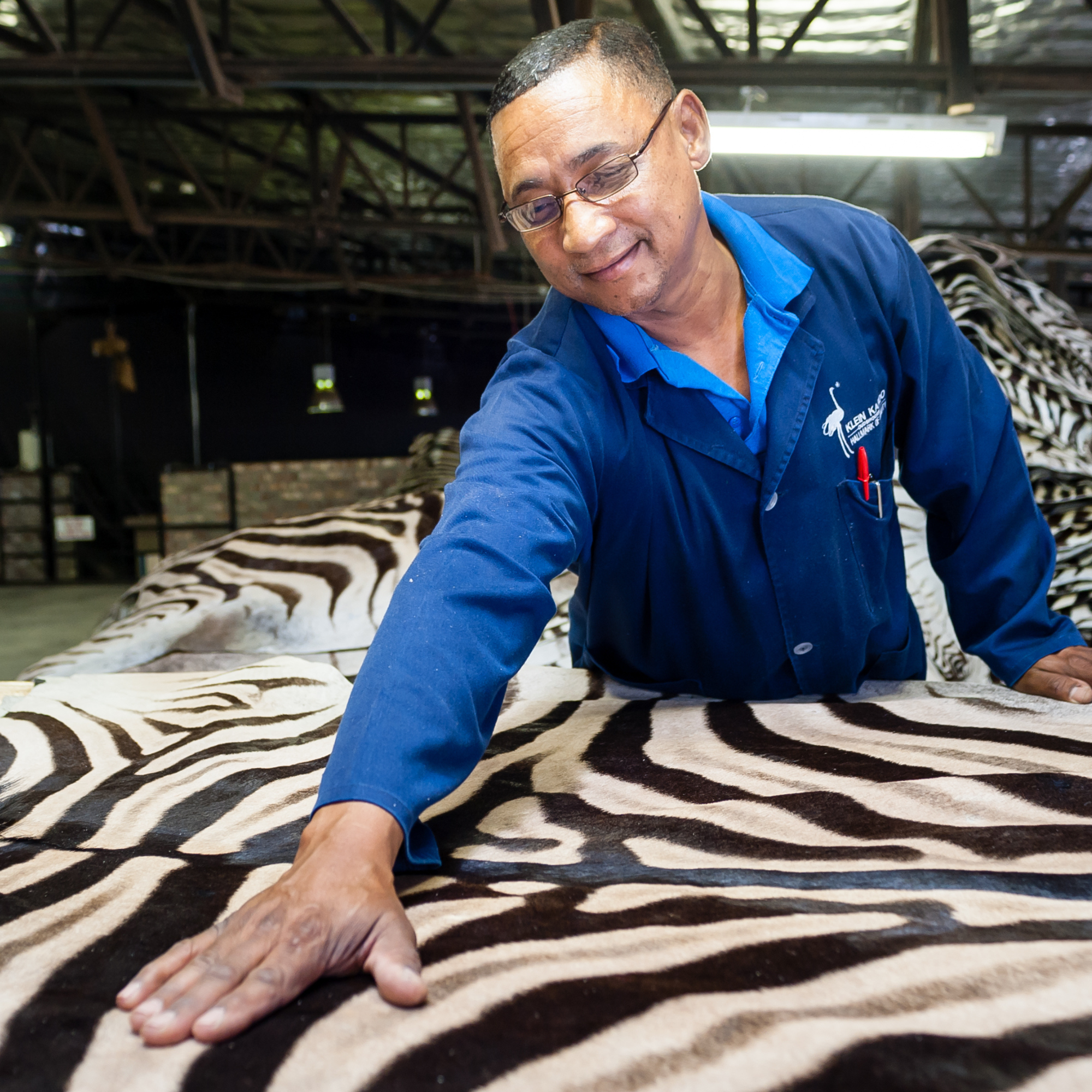 Exploring the World of Zhongwei Tie Fabrics: A Masterclass in Craft and Design