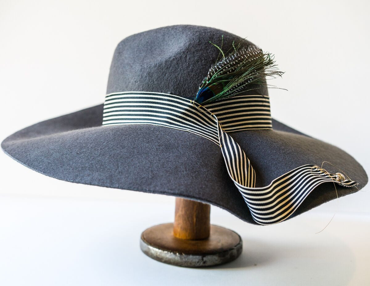 The Story of Straw Hat and Tie Guy