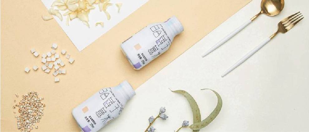 Silver and White细纹领带，时尚、文化与身份的象征